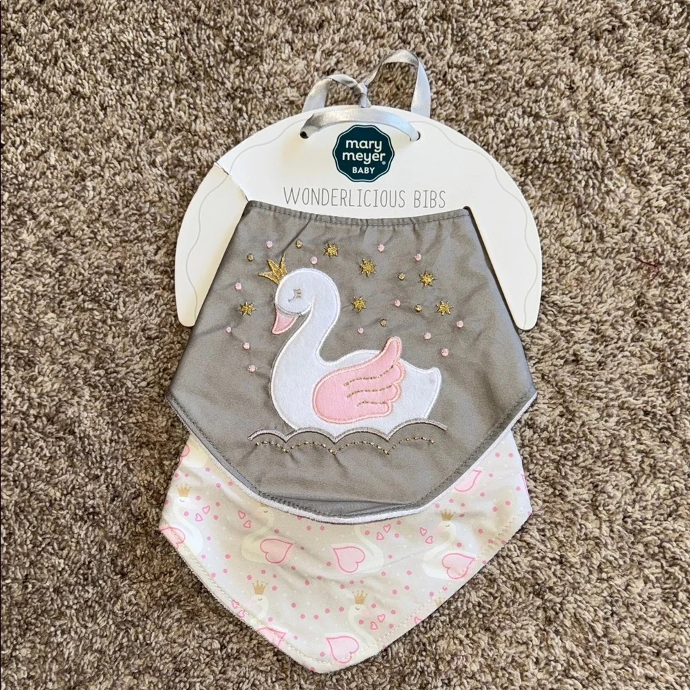 Mary Meyer Baby wonderlicious itsy glitzy swan bib set